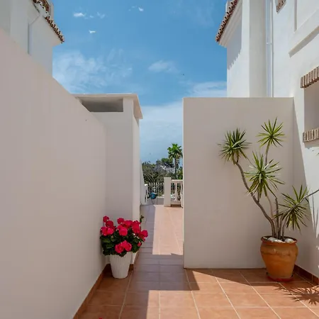 Marina Bella House- Sea View&private Pool Appartamento *